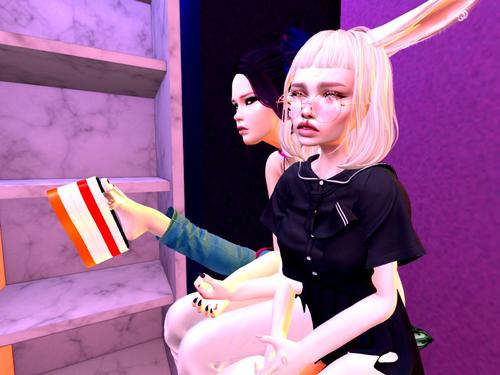 Web 5a7e20d9d774f82acb000001